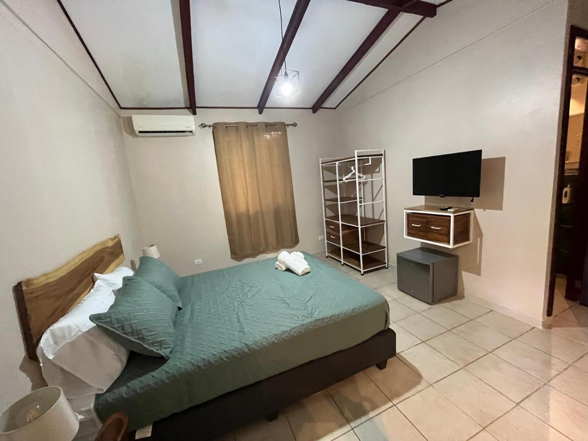 Casa Tropical Playa Grande Bed & Breakfast Cuajiniquil Exterior photo